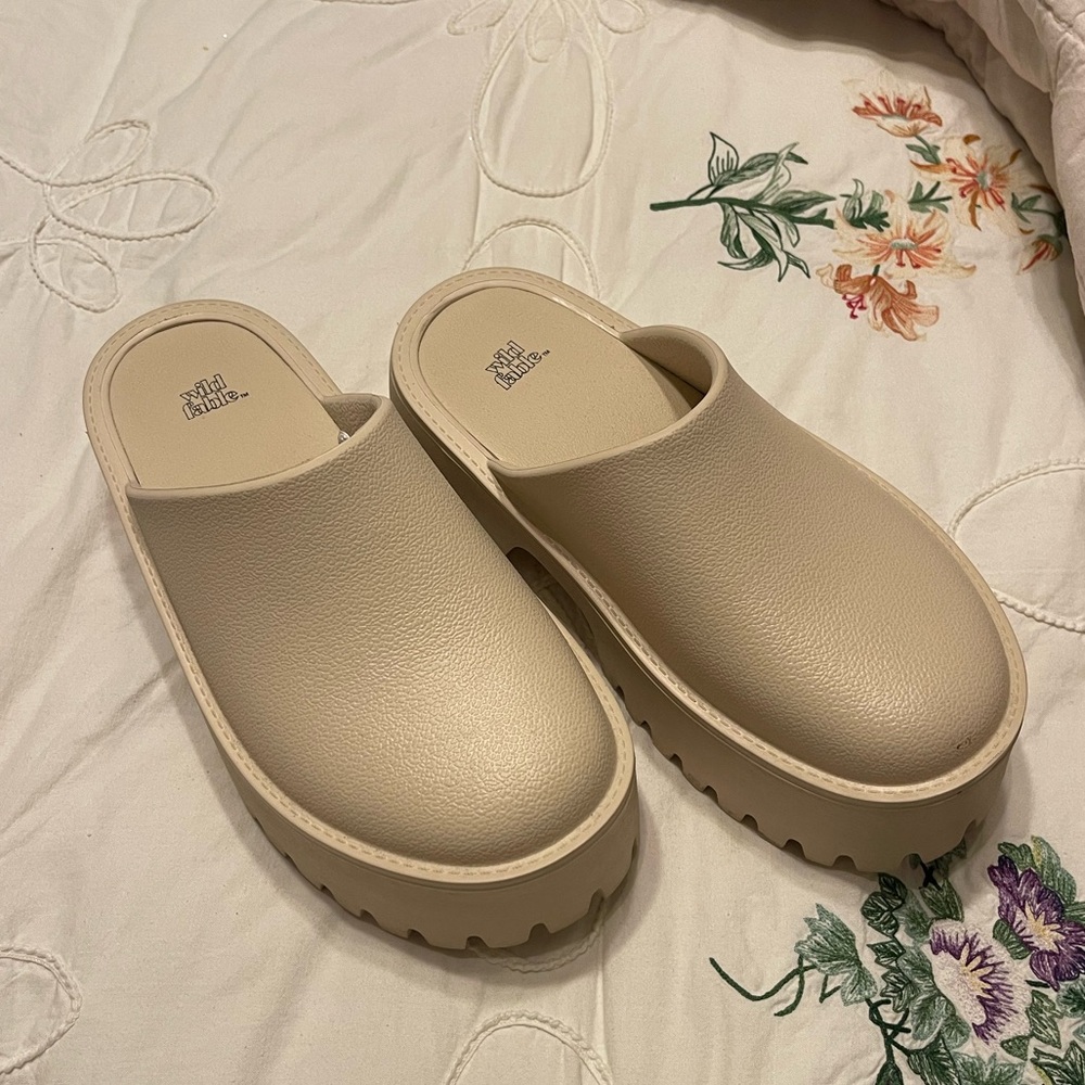 Wild Fable Clogs - Picture 4 of 5